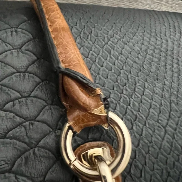 GUESS Satchel Handbag - Picture 10 of 11